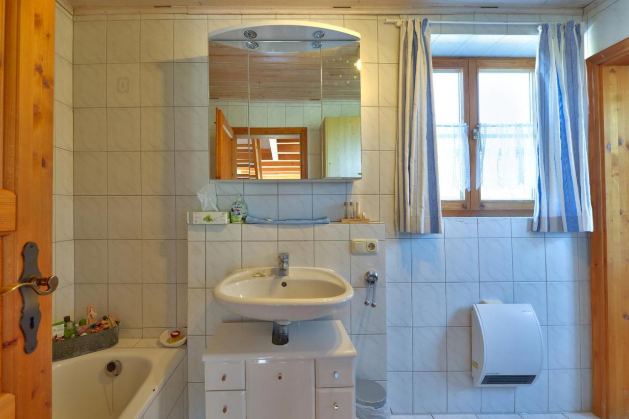 Ferienwohnung Gilg-Kräuterhof Schnaitsee Exterior foto